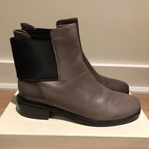 CLARKS BOOTIES  Brand New In Box MARQUETTE WISH

Size: 
UK 5
US 7.5
EU 38